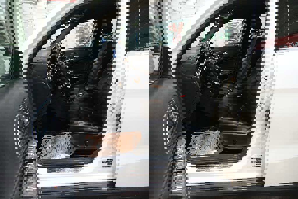 Used 2020 Mercedes-Benz GLA 250 4MATIC image 16