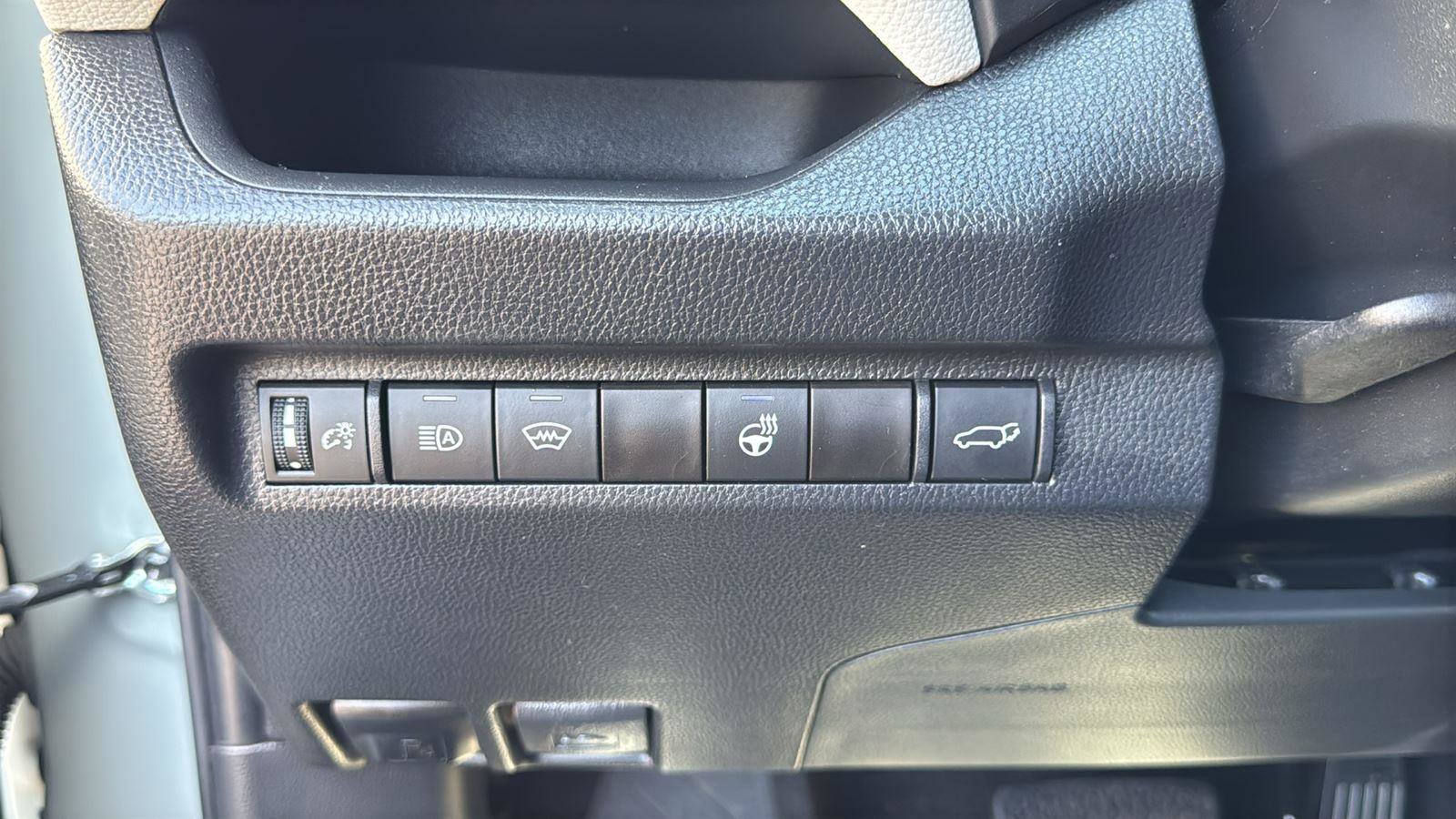 Used 2023 Toyota RAV4 XLE Premium image 12