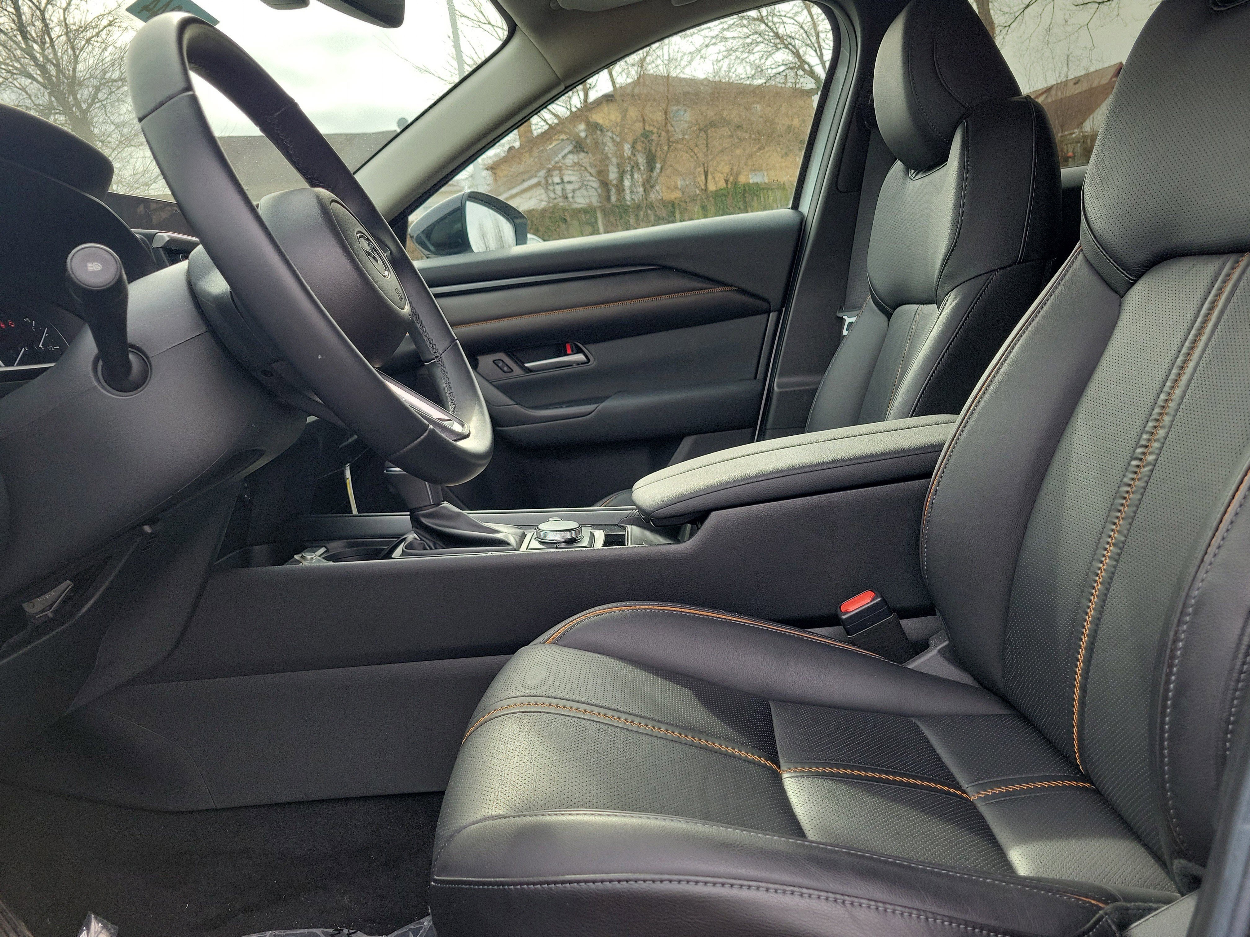 Certified 2025 MAZDA CX-50 AWD 2.5 Hybrid w/ Premium Pkg image 17