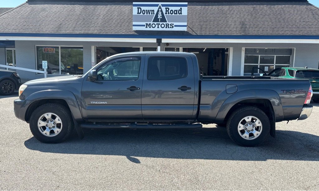 Used 2010 Toyota Tacoma 4x4 Double Cab image 2