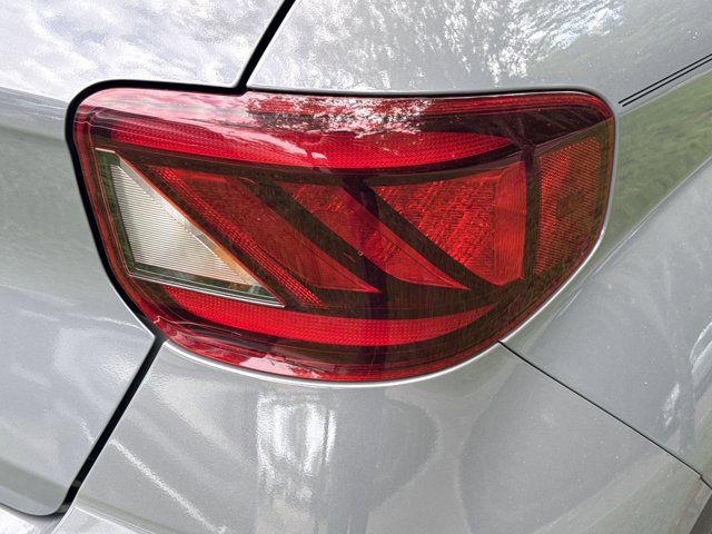 Used 2022 Hyundai Venue Limited w/ Cargo Package FWD image 9