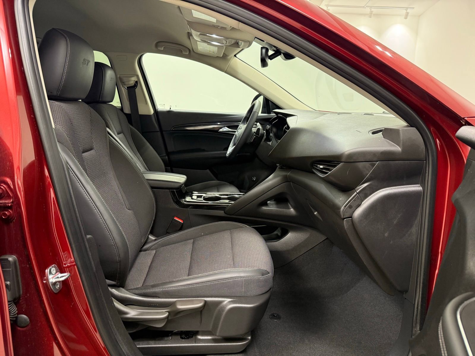 Used 2023 Buick Envision Preferred image 27