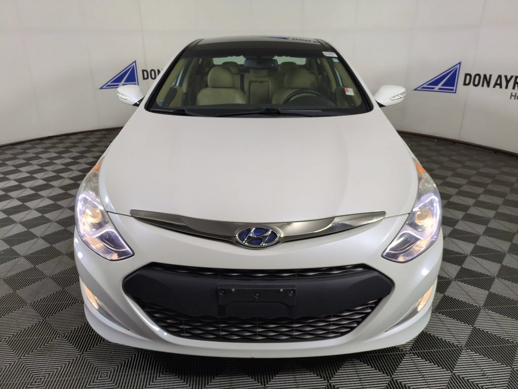 Used 2015 Hyundai Sonata Limited w/ Option Group 02 FWD image 10