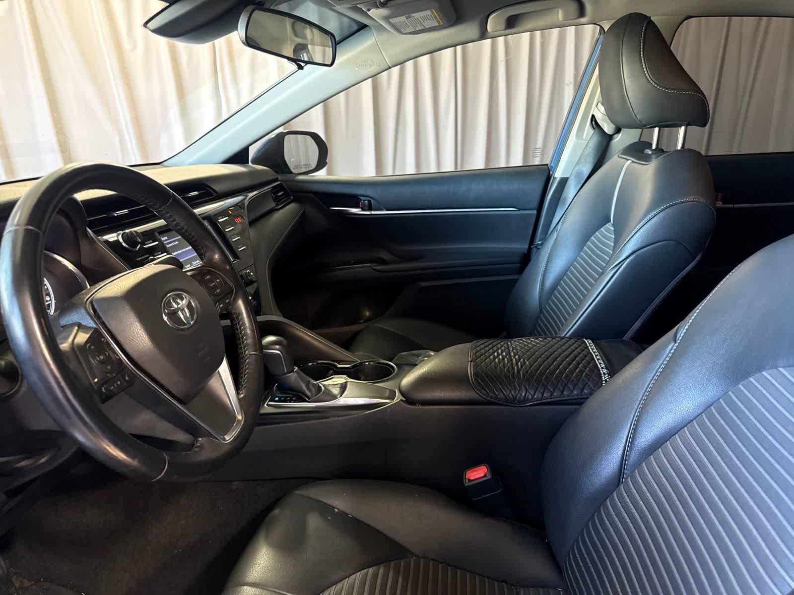 Used 2019 Toyota Camry SE w/ Carpet Mat Package FWD image 20