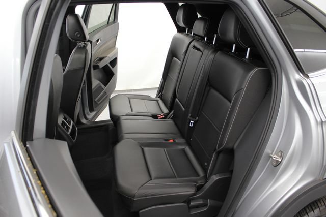 Used 2023 Volkswagen Atlas Cross Sport SE w/ Panoramic Sunroof Package AWD/4WD image 17