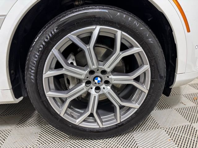 Used 2021 BMW X7 xDrive40i w/ Premium Package image 25