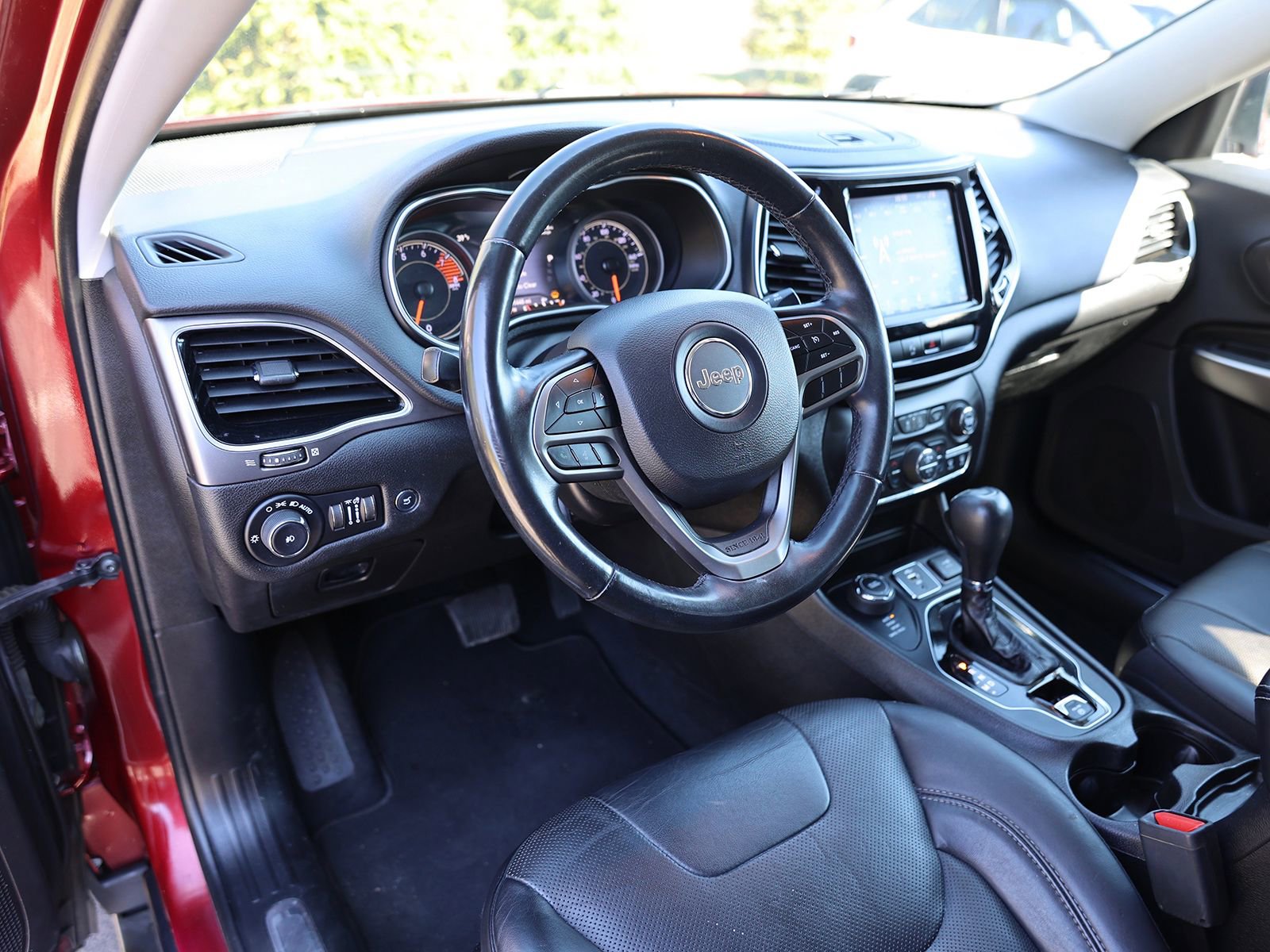 Used 2019 Jeep Cherokee Limited image 19