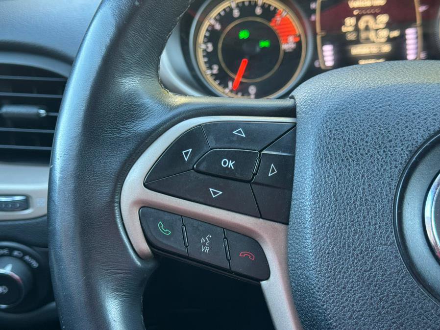 Used 2016 Jeep Cherokee Latitude w/ Safety/Convenience Group image 22