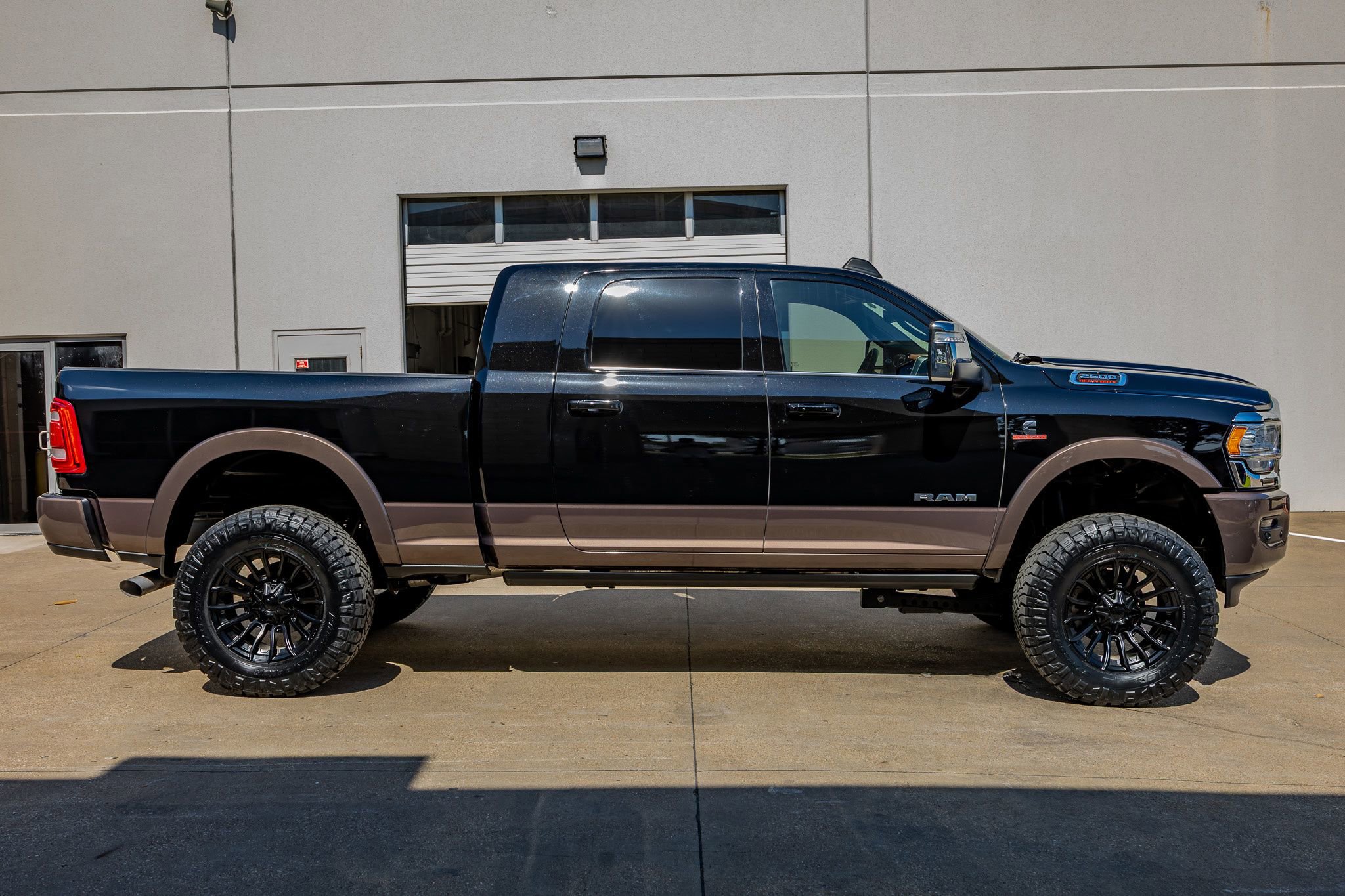Used 2024 RAM 2500 Limited w/ Safety Group image 11
