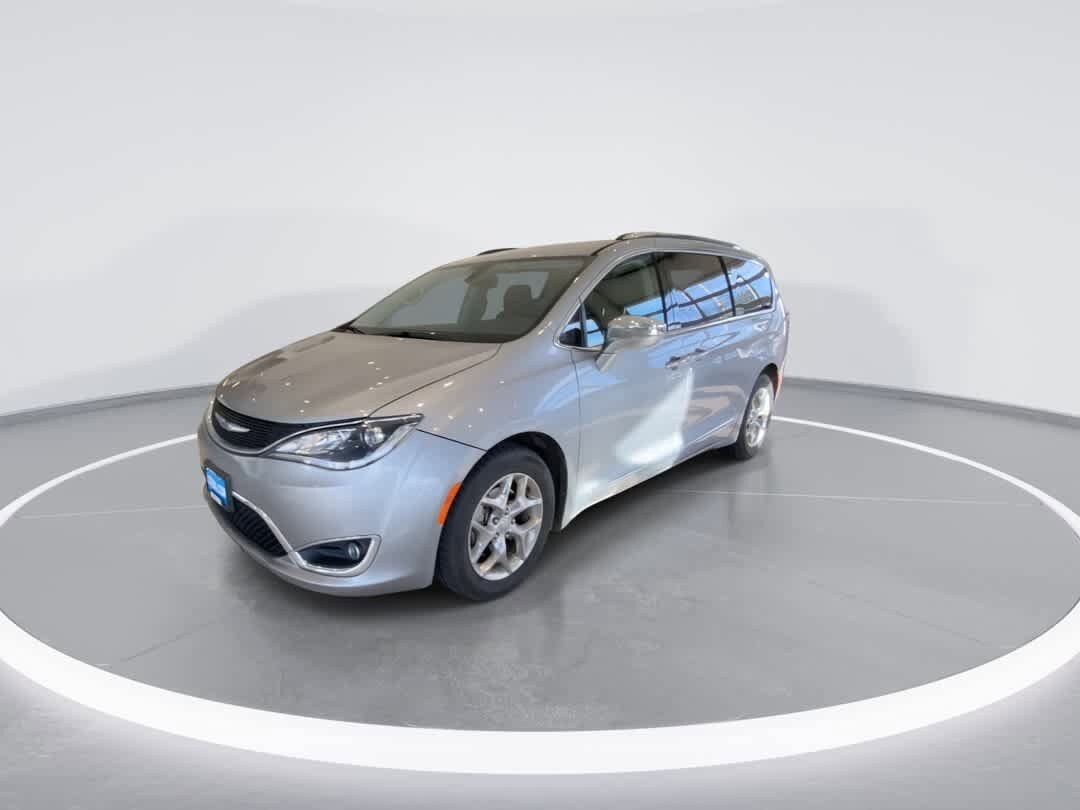 Used 2018 Chrysler Pacifica Limited image 4