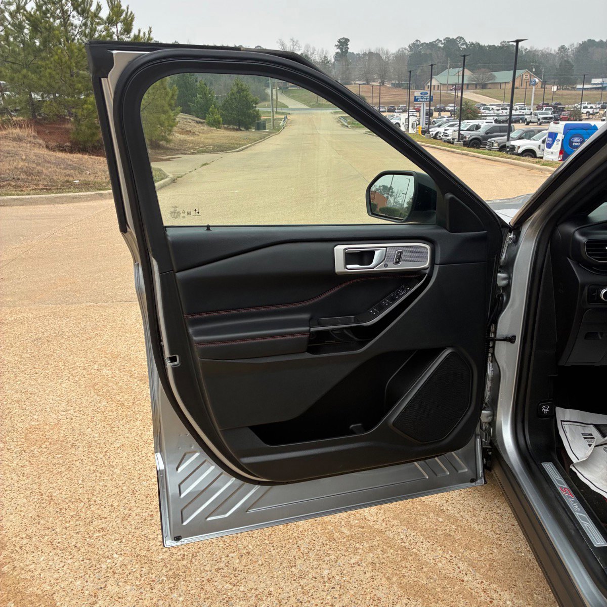 Used 2023 Ford Explorer ST-Line w/ Class IV Trailer Tow Package image 10