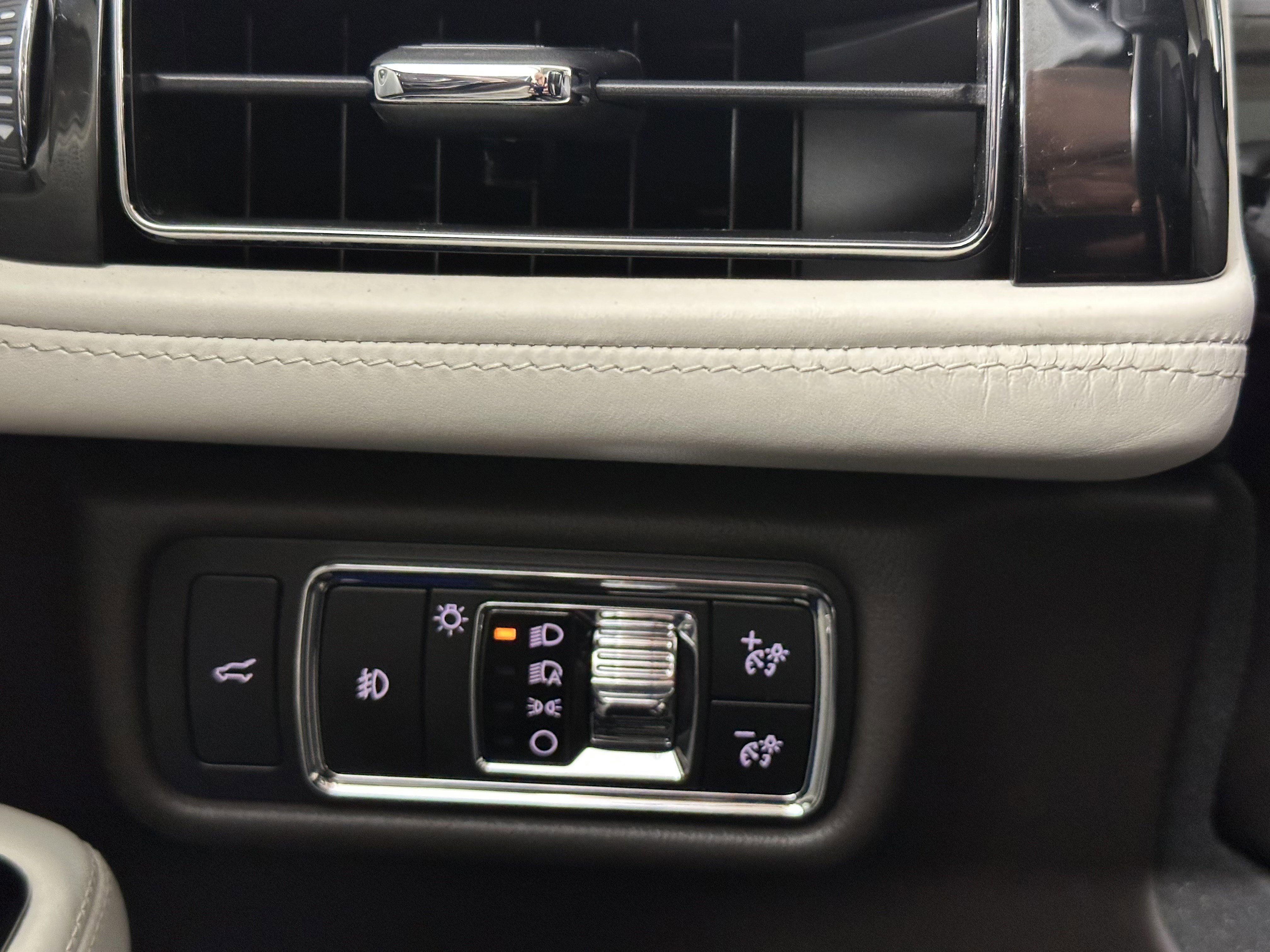 Used 2024 Lincoln Aviator Black Label w/ Dynamic Handling Package image 27