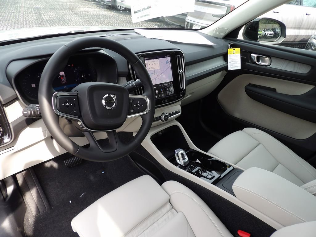New 2026 Volvo XC40 B5 Ultra w/ Protection Package Premier AWD/4WD image 15