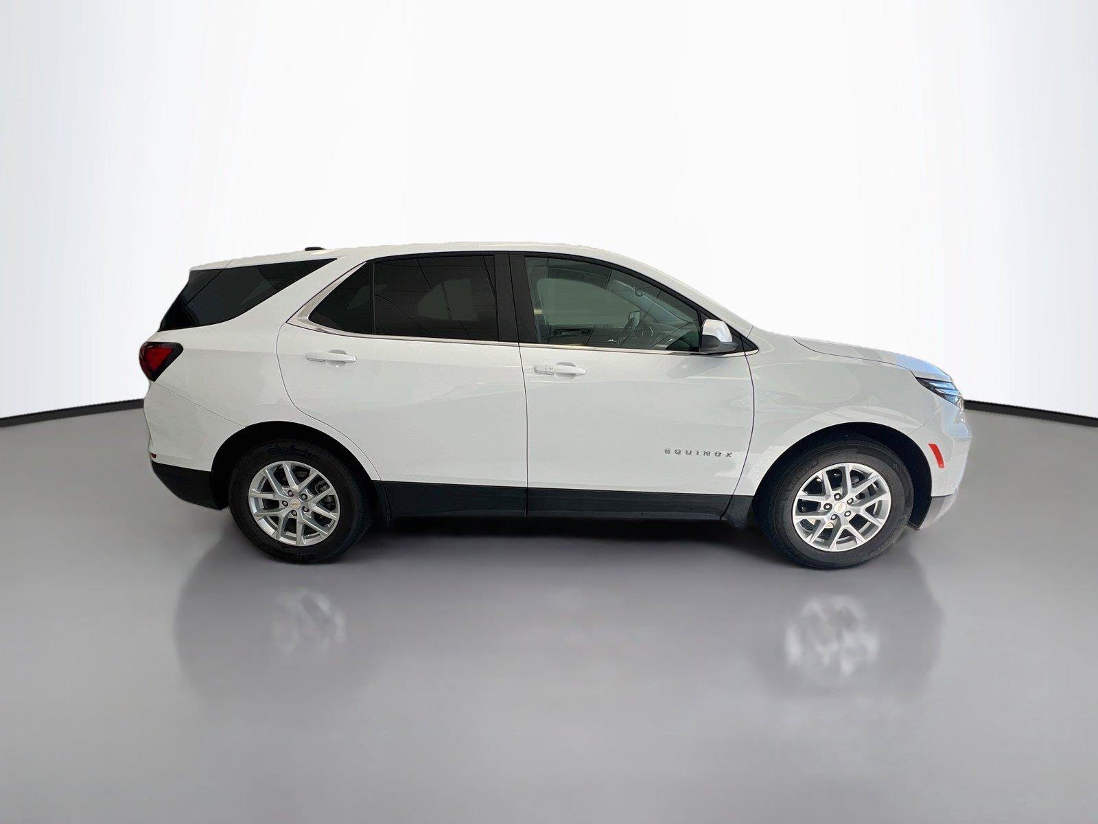 Used 2024 Chevrolet Equinox LT w/ LPO, Floor Liner Package FWD image 16