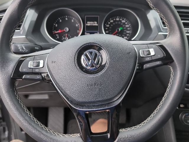 Used 2021 Volkswagen Tiguan SE image 11