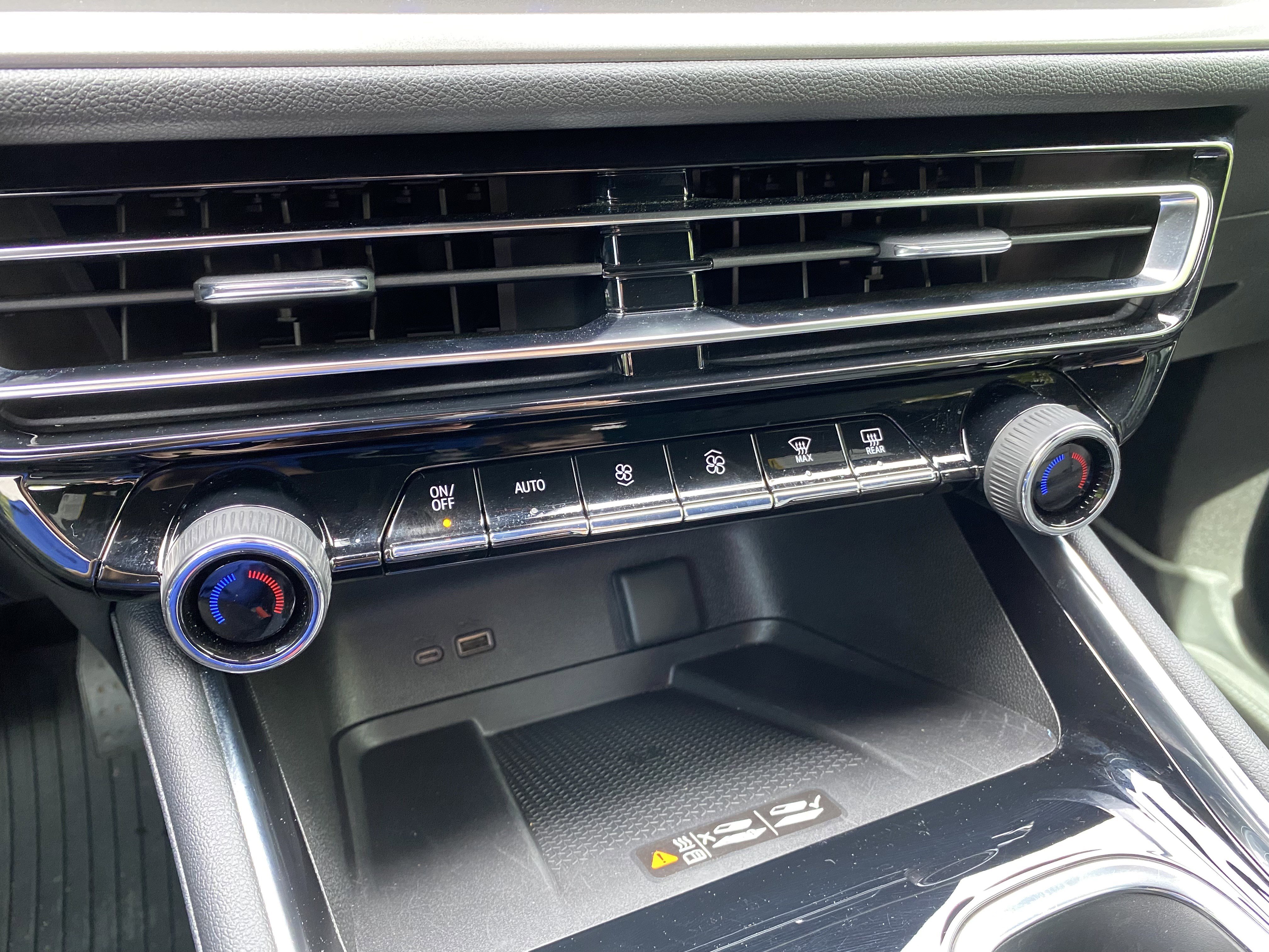 Used 2025 Chevrolet Traverse LT w/ Driver Confidence Package image 28