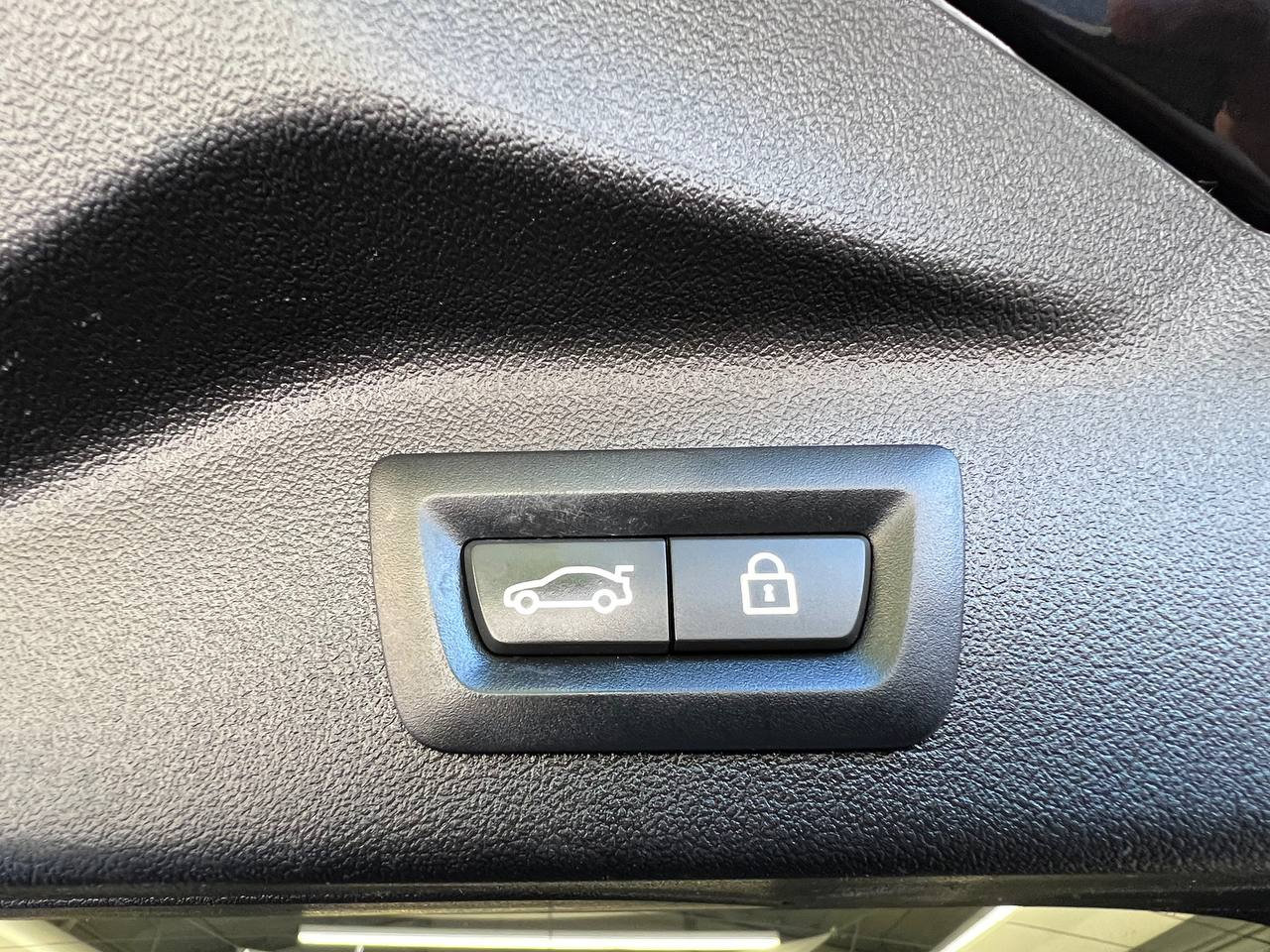 Used 2020 BMW X7 M50i w/ Executive Package image 35