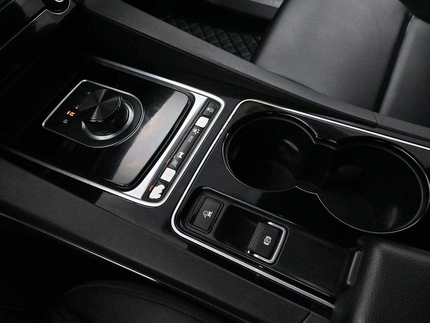 Used 2017 Jaguar F-PACE Premium image 25