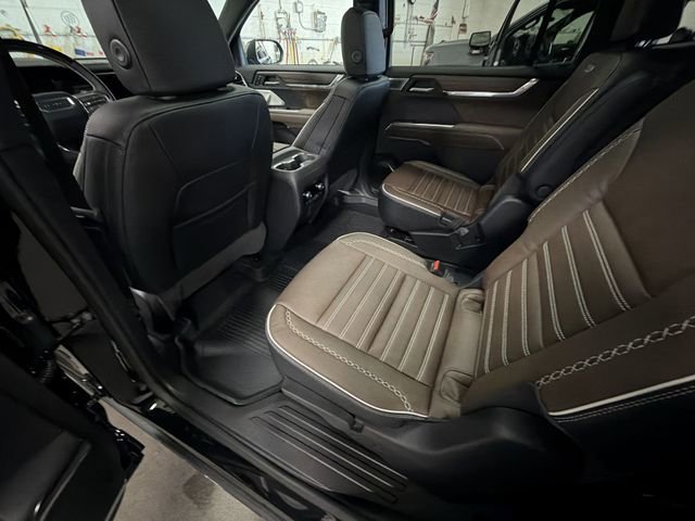 New 2026 GMC Acadia Denali Ultimate w/ LPO, Floor Liner Package AWD/4WD image 25