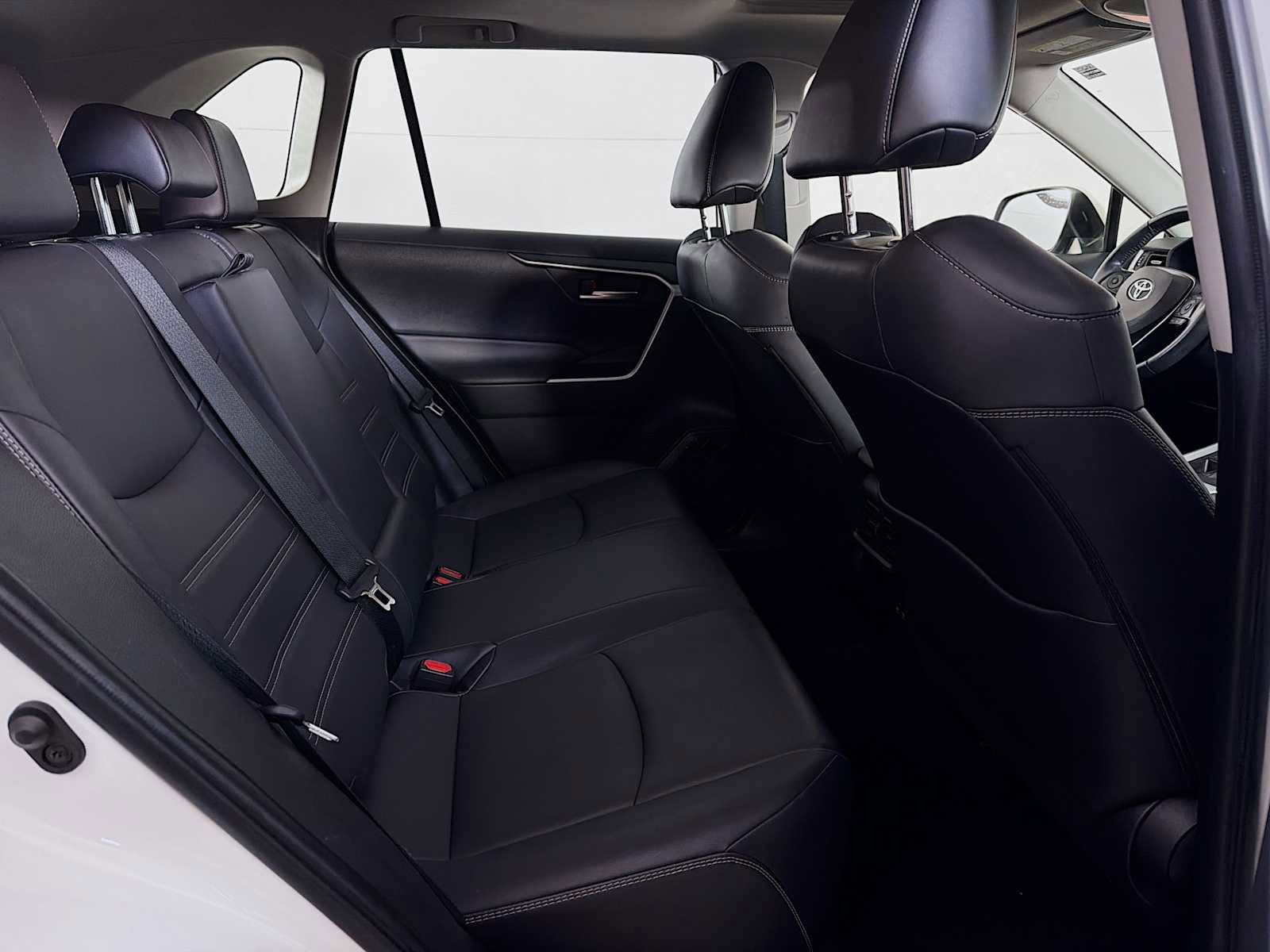 Used 2020 Toyota RAV4 XLE Premium image 23