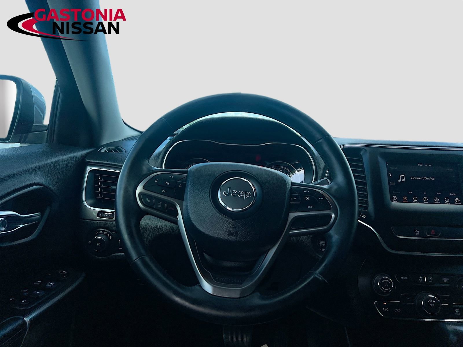 Used 2019 Jeep Cherokee Latitude Plus w/ Cold Weather Group image 29