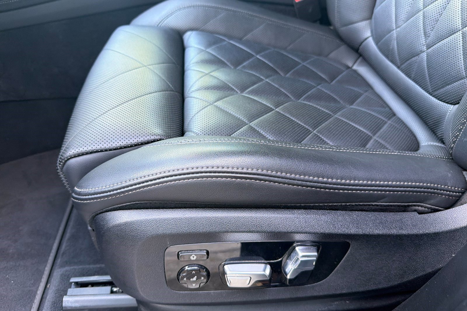 Certified 2025 BMW X7 xDrive40i image 14