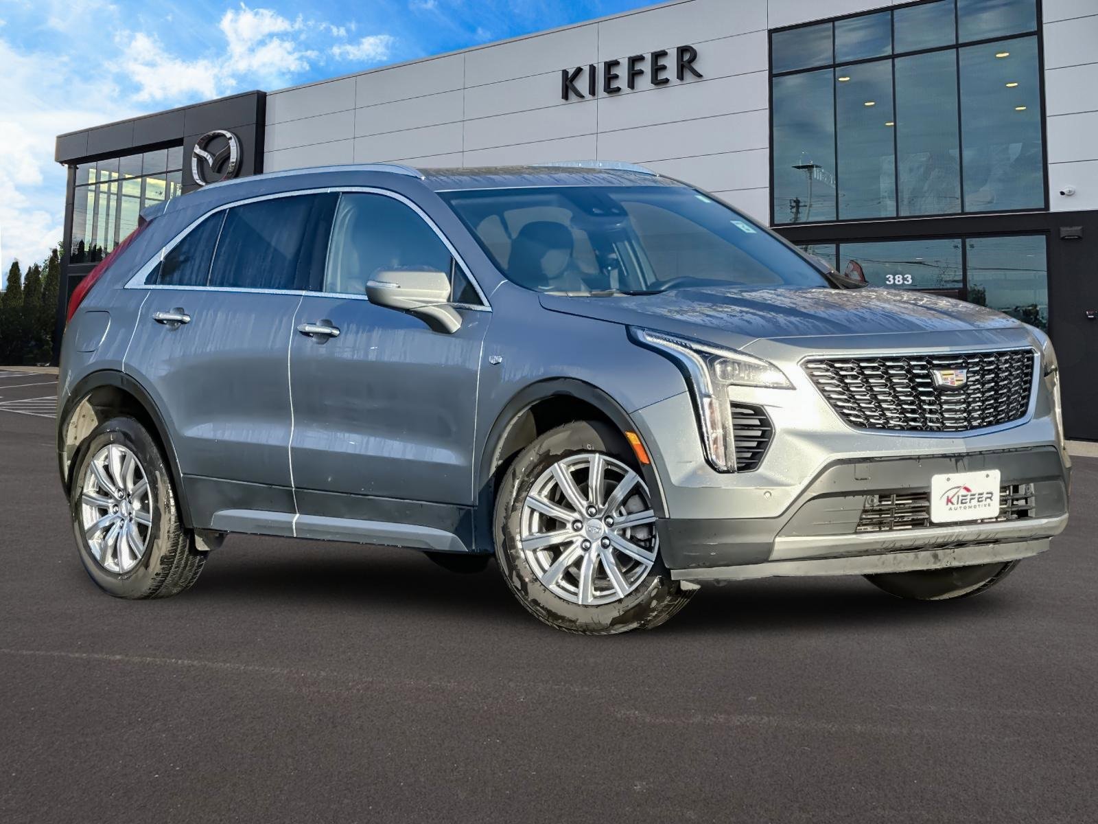 Used 2023 Cadillac XT4 Premium Luxury image 2