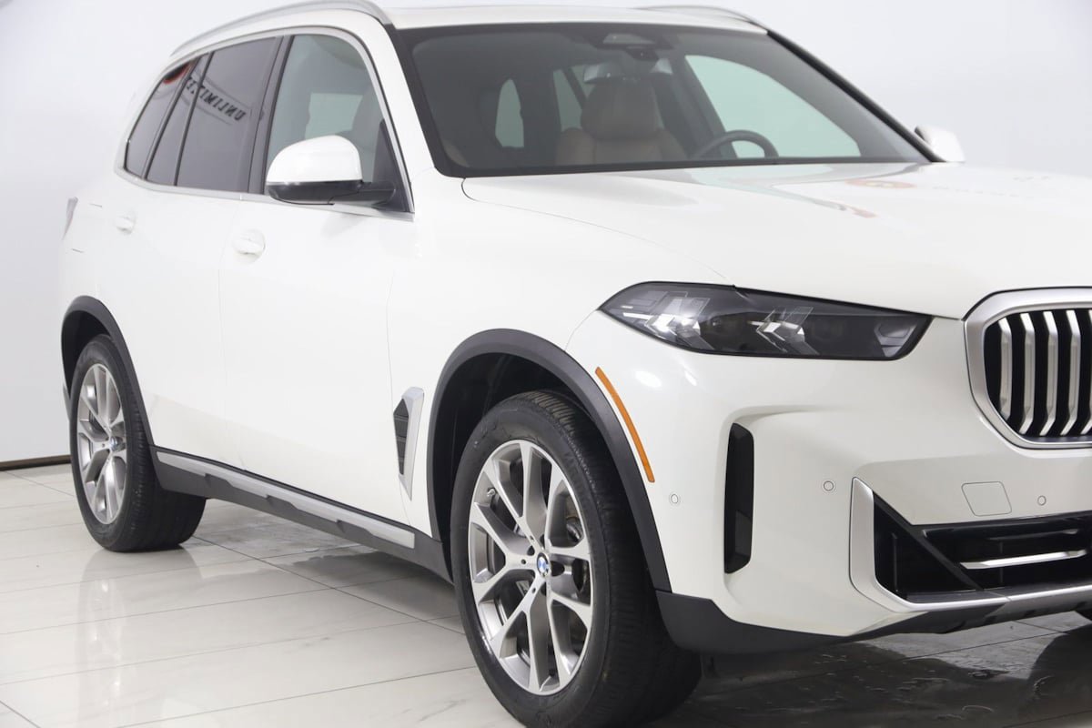Used 2024 BMW X5 xDrive40i w/ Parking Assistance Package AWD/4WD image 44