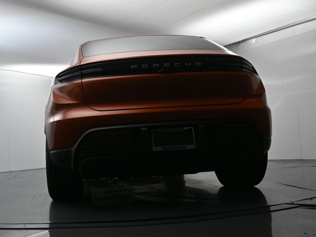 Certified 2025 Porsche Macan Electric image 49