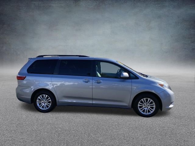 Used 2017 Toyota Sienna XLE Premium FWD image 26