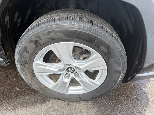 Used 2019 Toyota RAV4 XLE w/ Carpet Mat Package AWD/4WD image 4