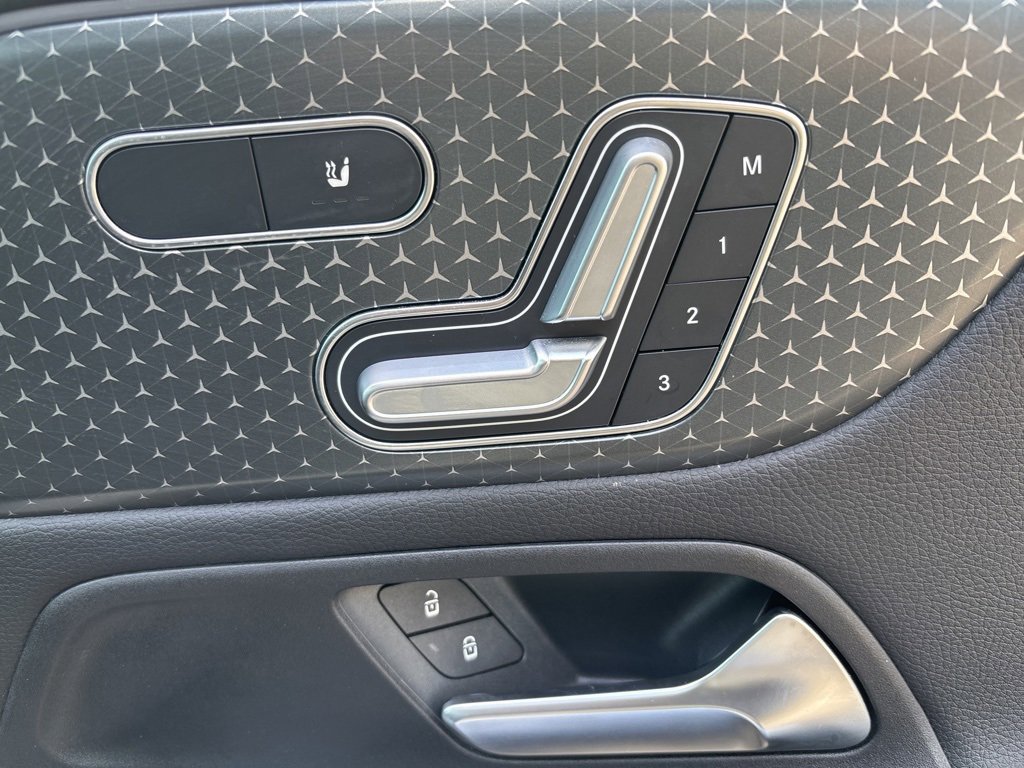 Used 2024 Mercedes-Benz GLB 250 image 24