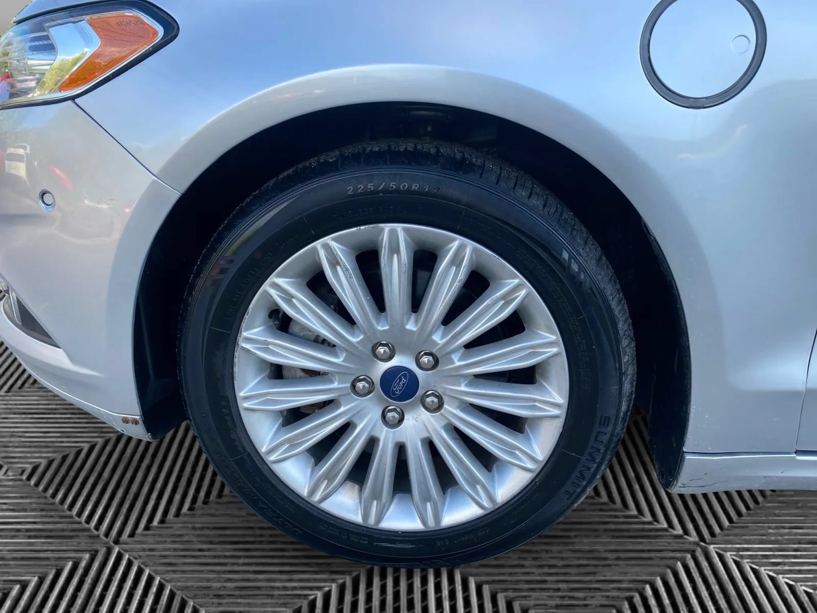 Used 2013 Ford Fusion Energi SE FWD image 34