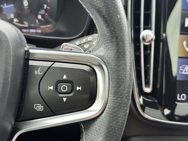 Used 2019 Volvo XC40 T5 R-Design AWD/4WD image 25