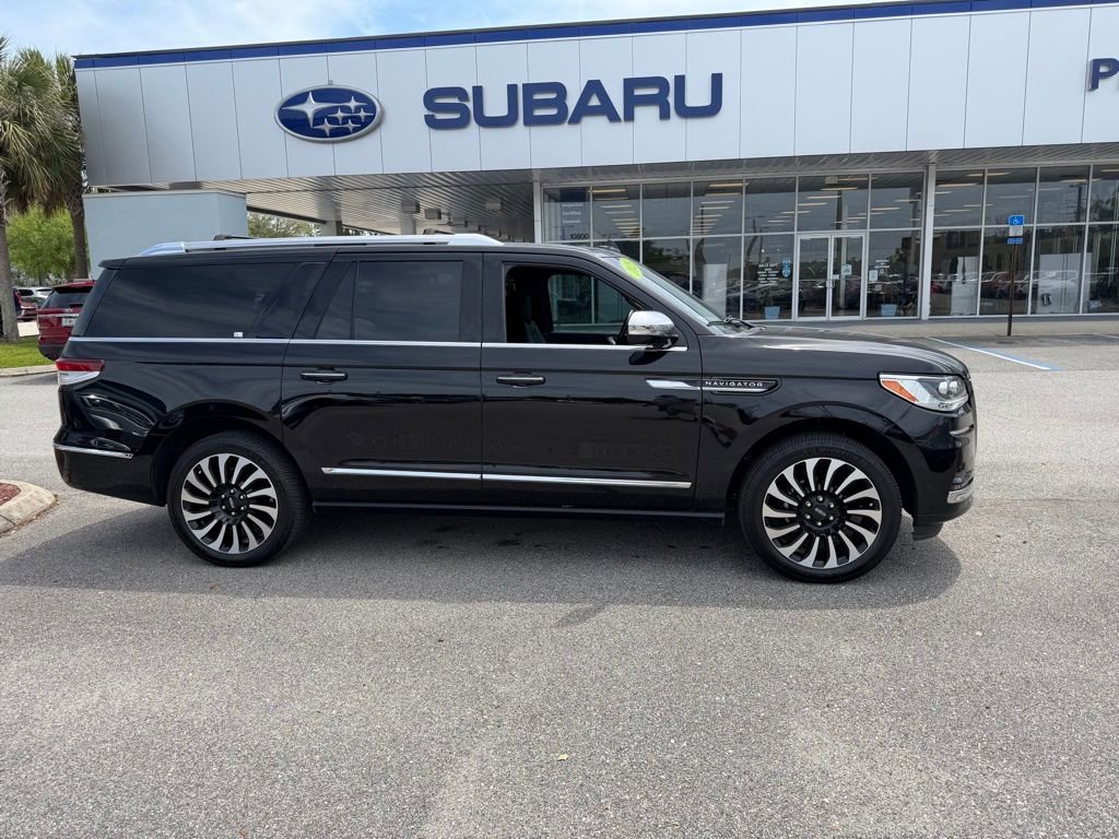 Used 2023 Lincoln Navigator L Black Label AWD/4WD image 2