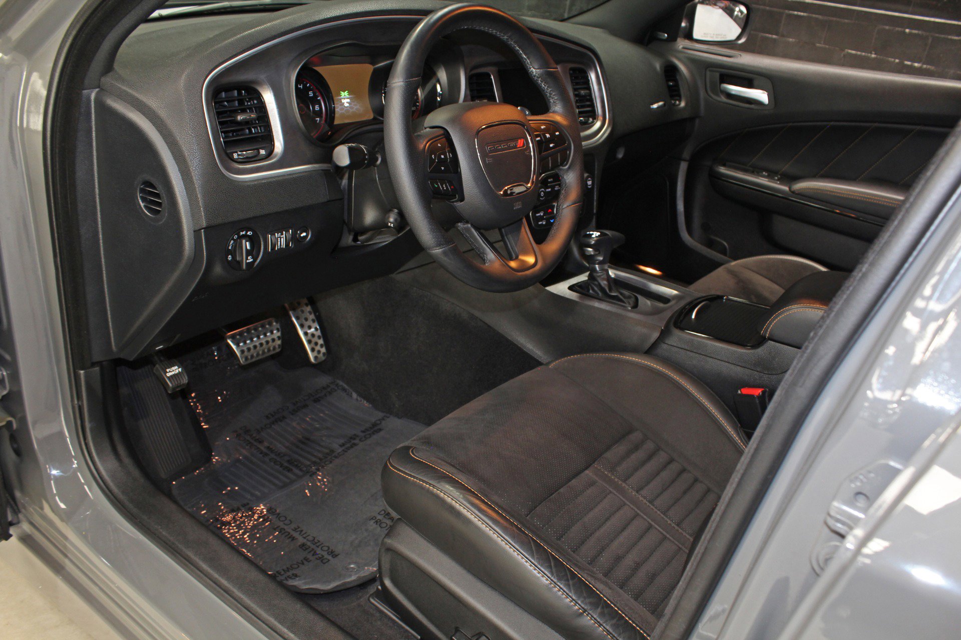 Used 2018 Dodge Charger R/T RWD image 37