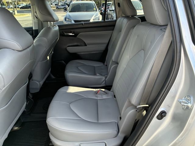 Used 2022 Toyota Highlander XLE image 29