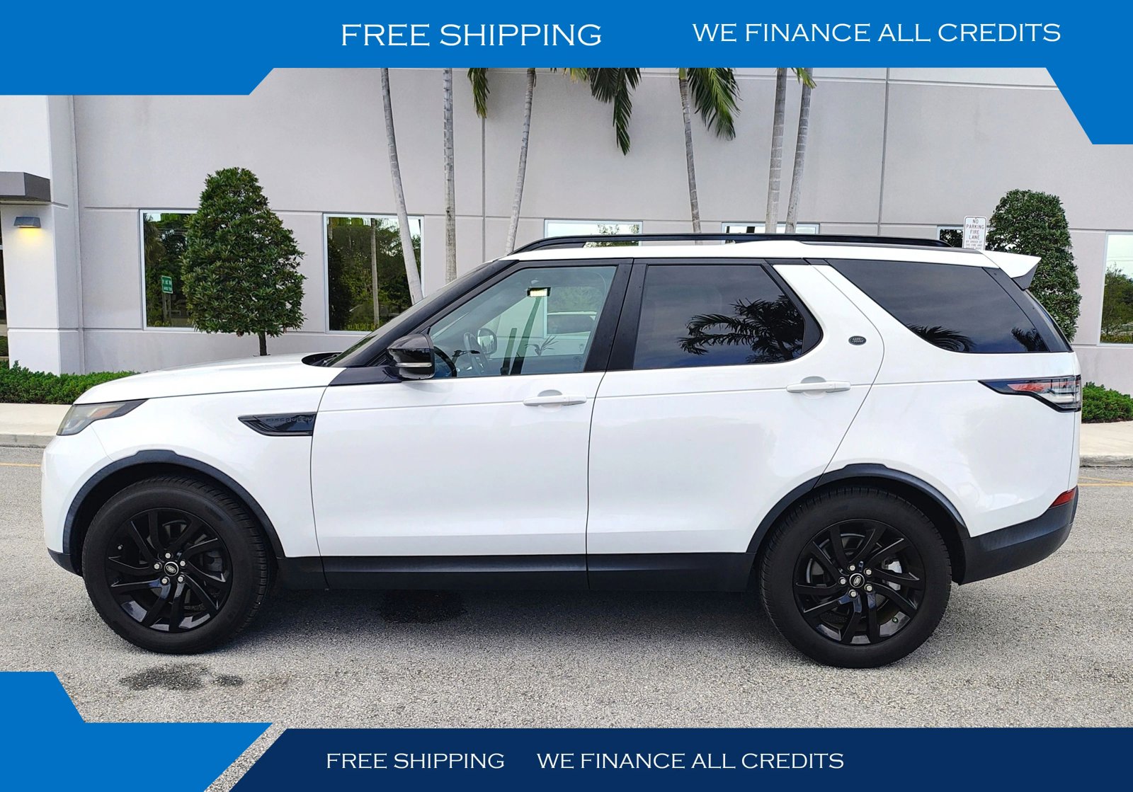 Used 2017 Land Rover Discovery SE image 1