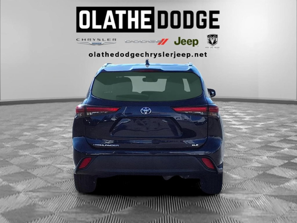 Used 2022 Toyota Highlander XLE FWD image 30