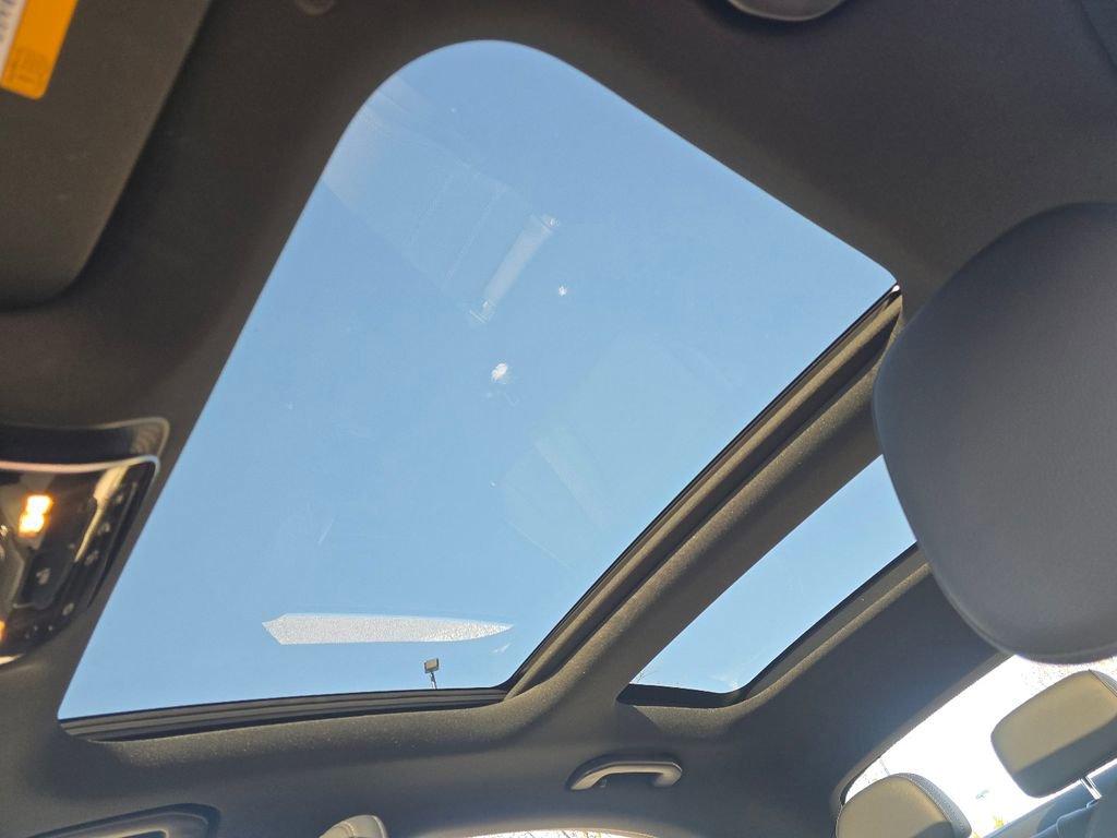 Used 2026 Mercedes-Benz C 300 4MATIC Sedan image 3