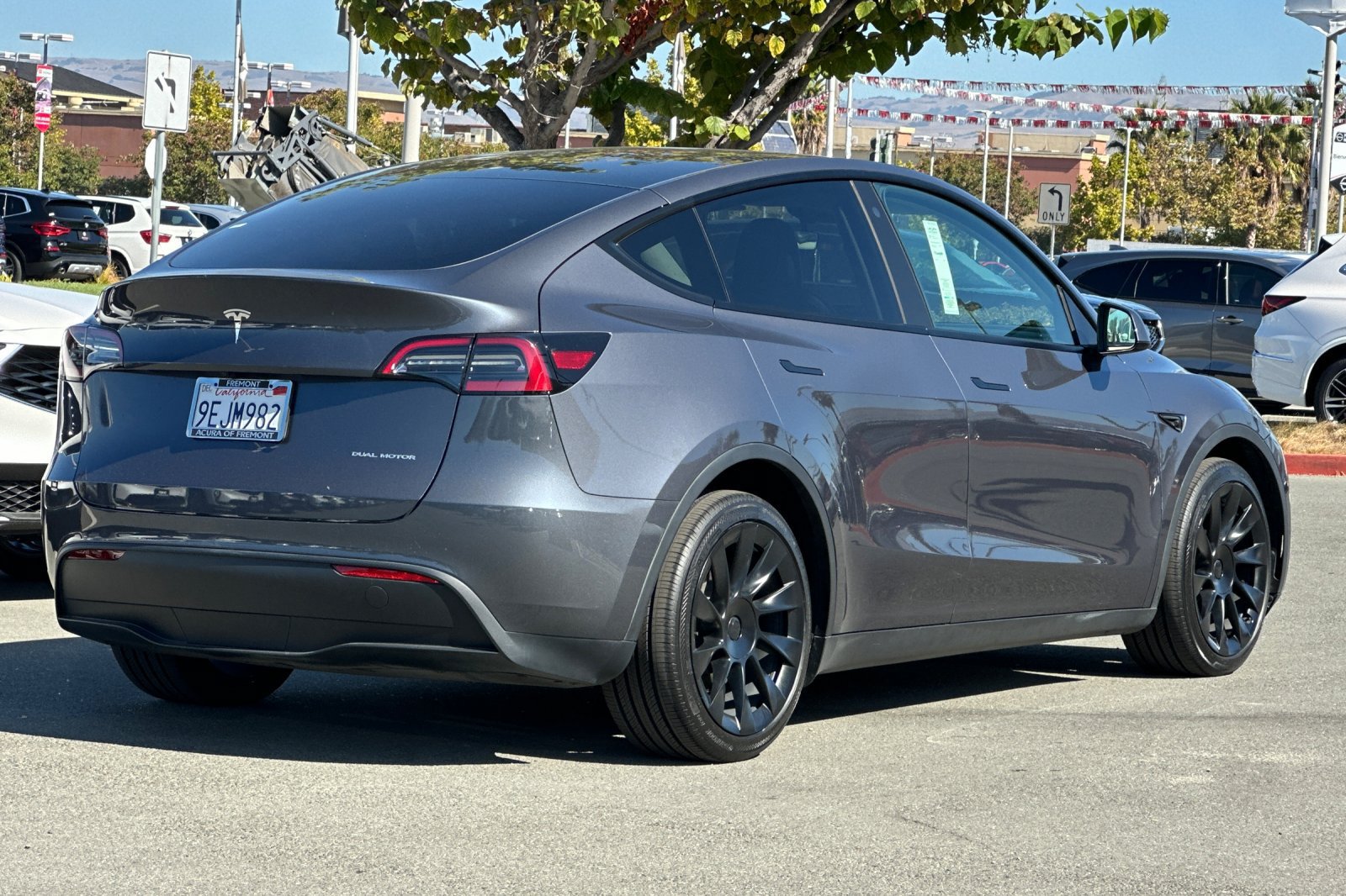 Used 2023 Tesla Model Y Long Range AWD/4WD image 4