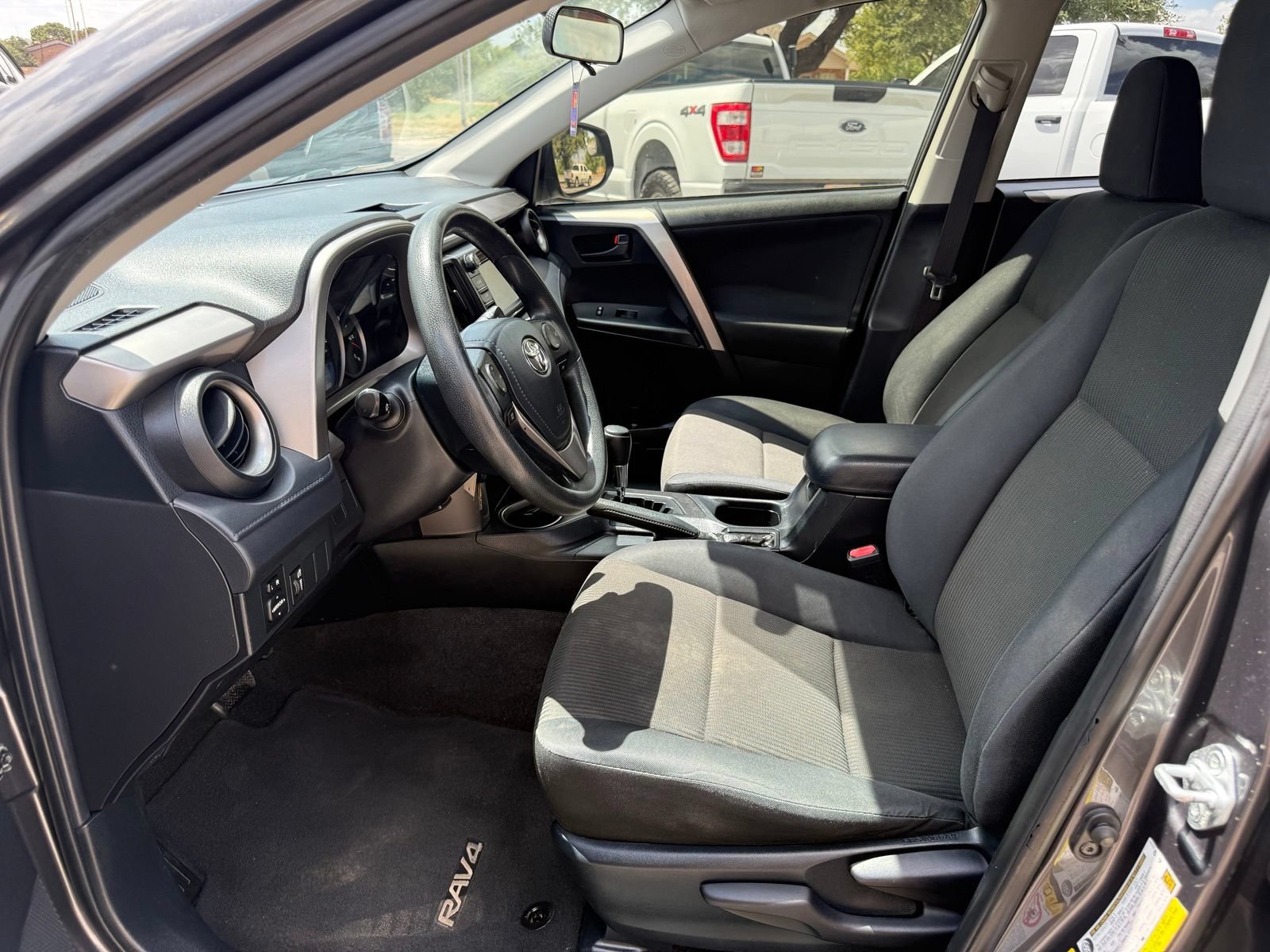 Used 2016 Toyota RAV4 LE FWD image 10