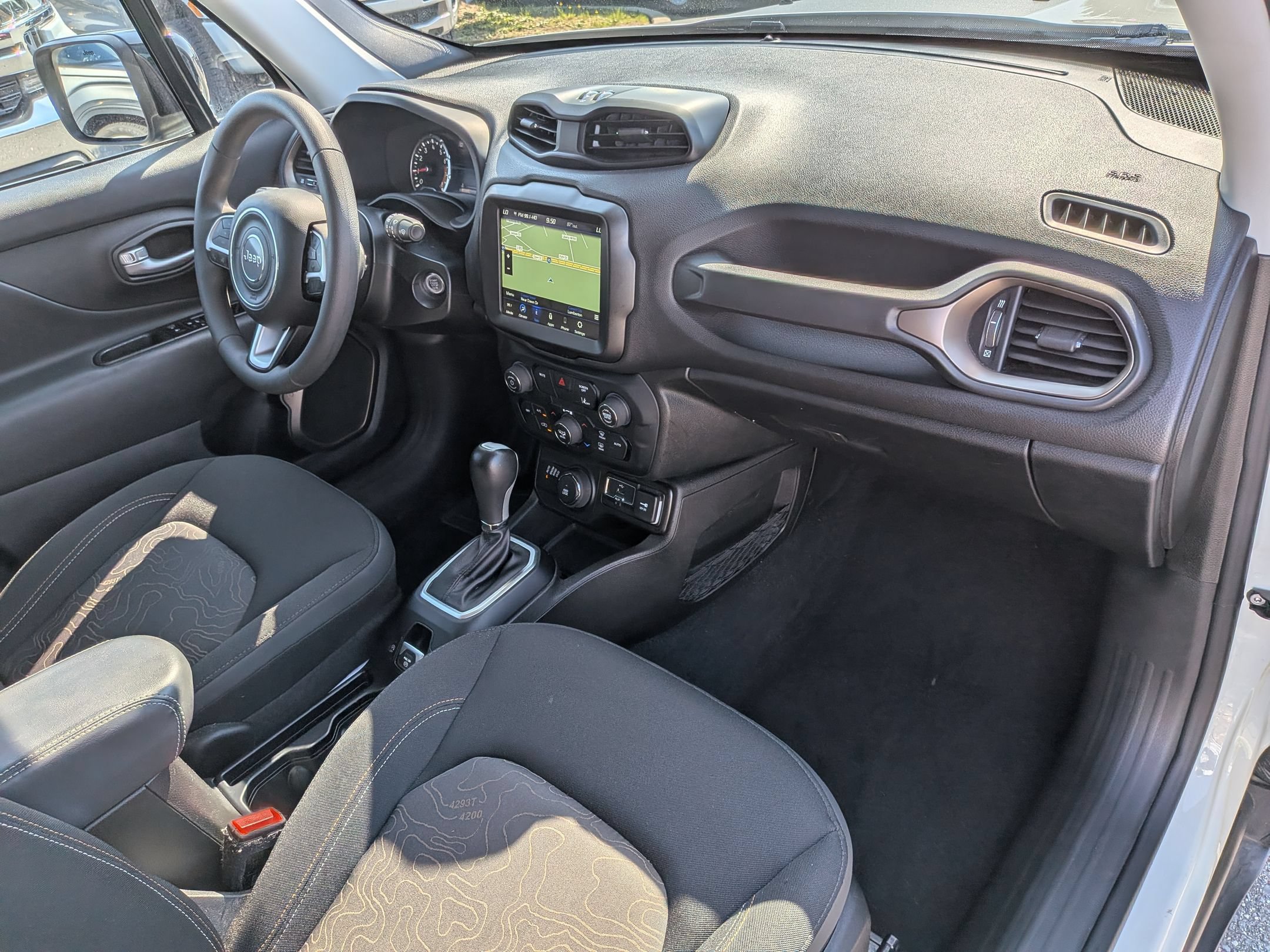 Used 2023 Jeep Renegade Latitude AWD/4WD image 37
