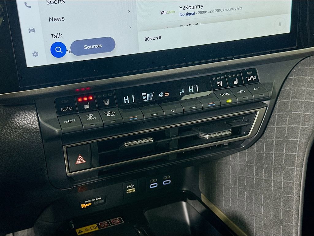 Used 2025 Toyota Camry XLE w/ Premium Package image 27