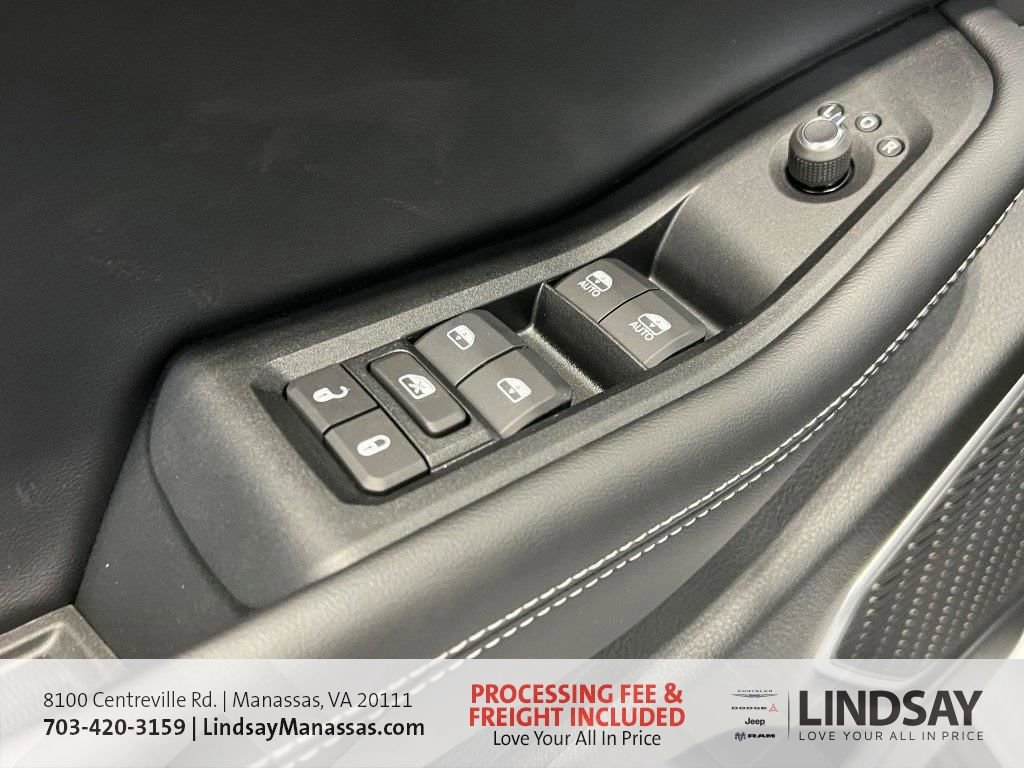New 2025 Jeep Grand Cherokee Limited w/ Luxury Tech Group II image 24