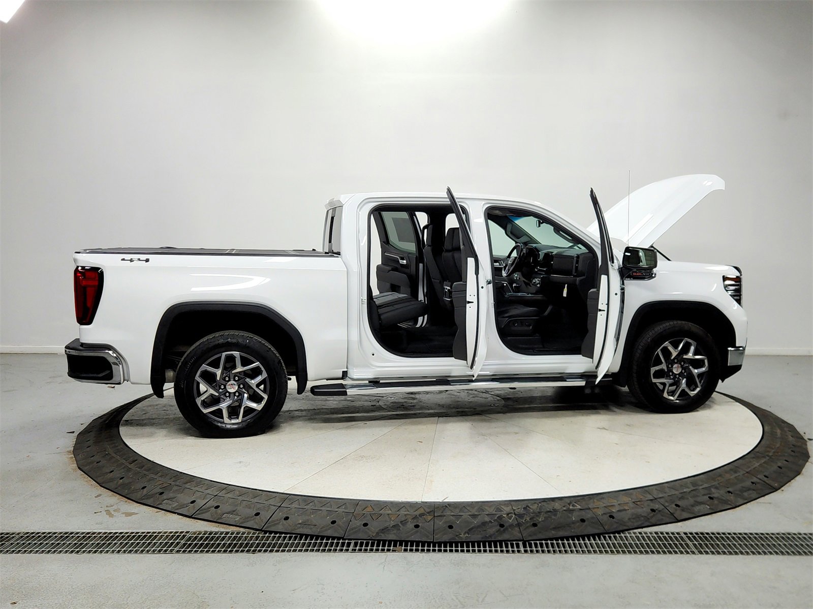 Used 2022 GMC Sierra 1500 SLT w/ SLT Premium Plus Package image 16