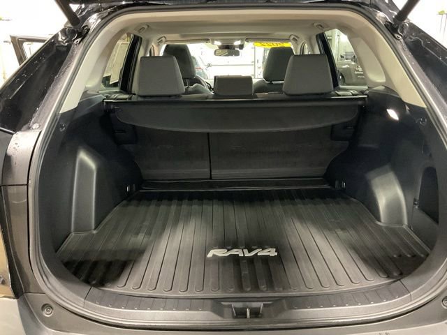 Used 2022 Toyota RAV4 XLE image 21
