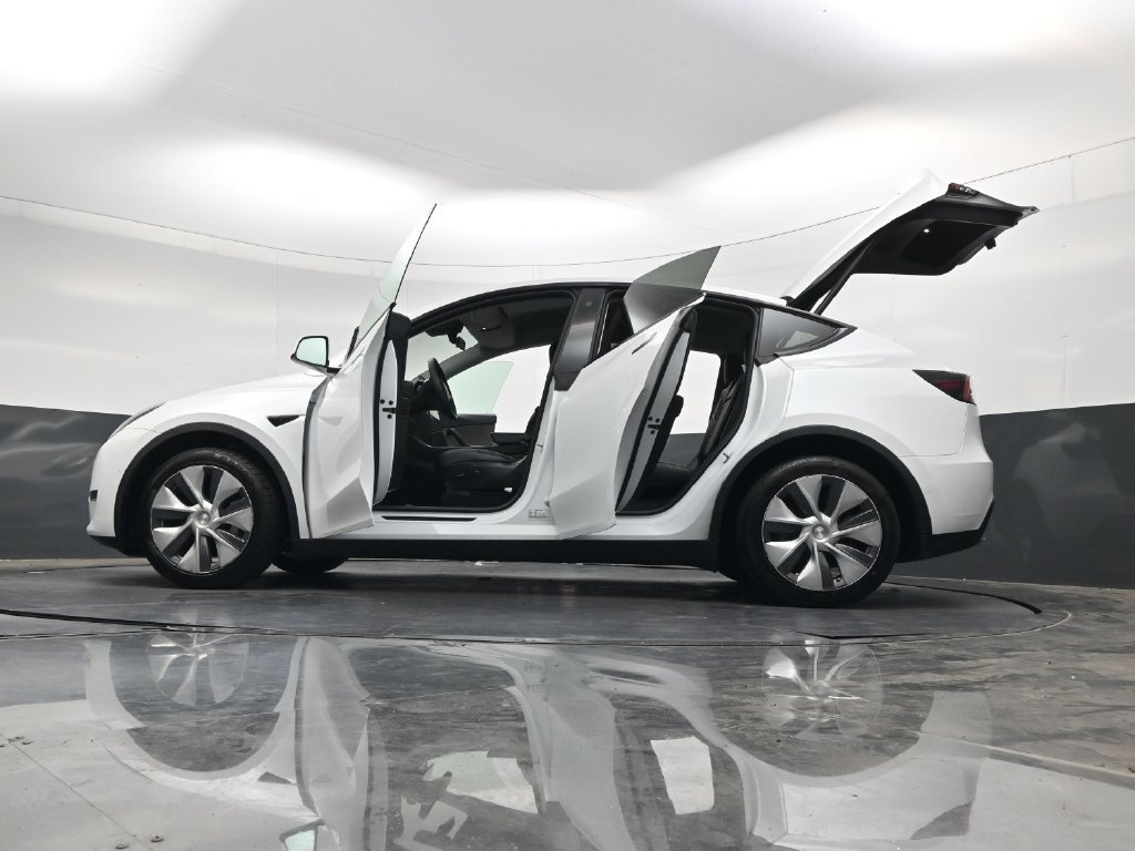 Used 2022 Tesla Model Y Long Range AWD/4WD image 38