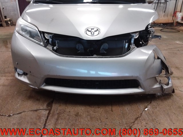 Used 2017 Toyota Sienna Limited AWD/4WD image 18