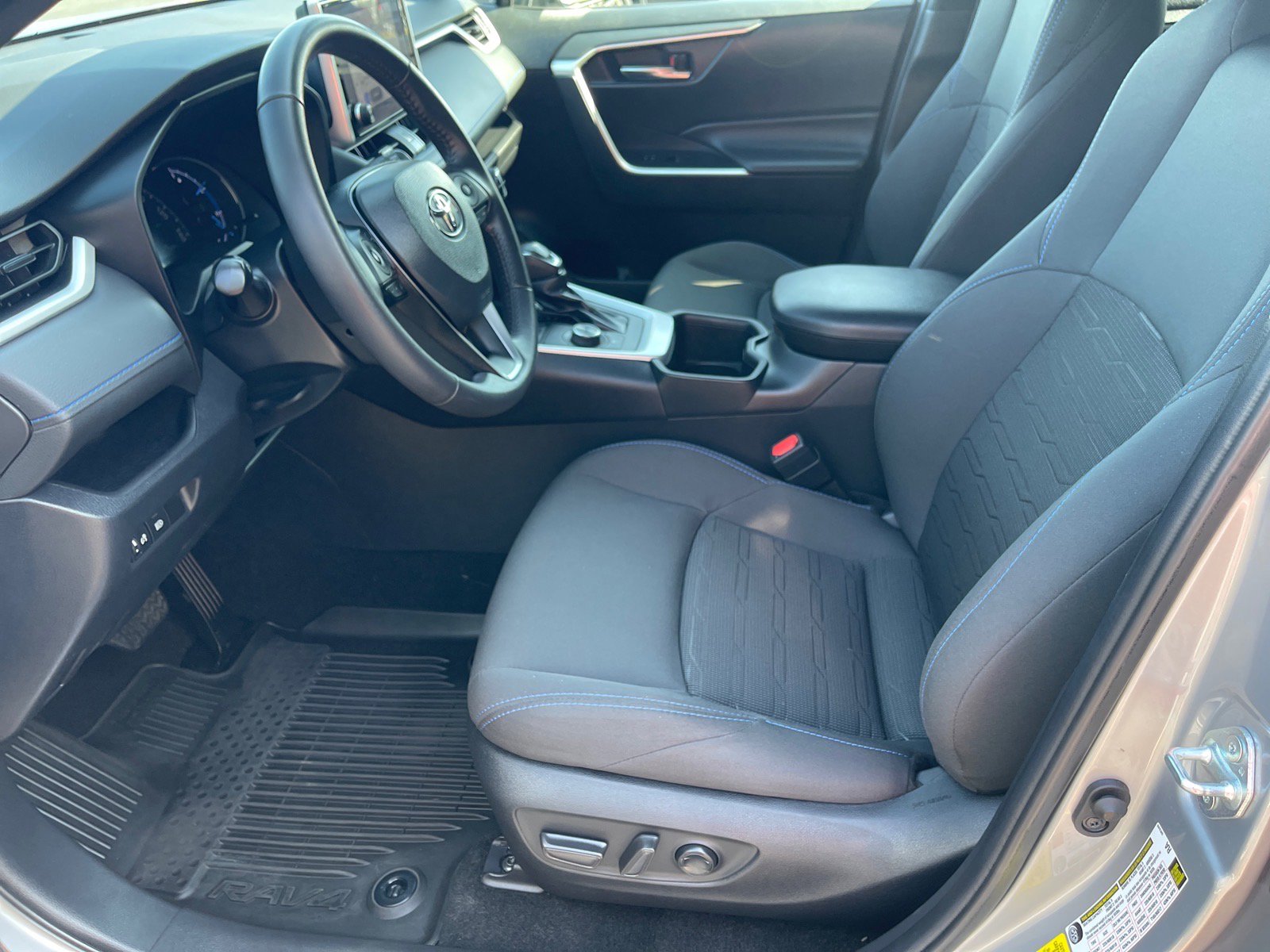 Used 2024 Toyota RAV4 SE AWD/4WD image 10